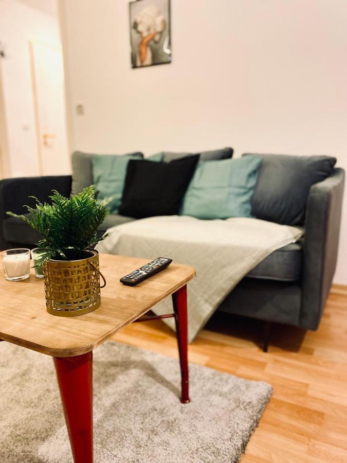 Saniertes Studio mit Balkon, WLAN, Netflix&Küche in City-Nähe Erfurt Exterior foto